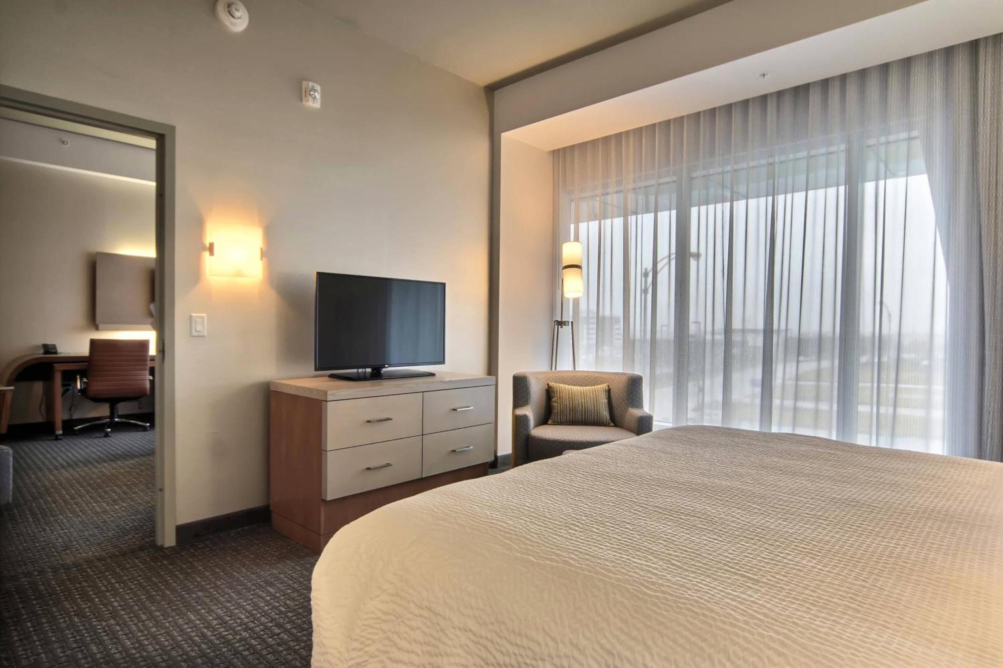 Courtyard By Marriott Квебек Экстерьер фото