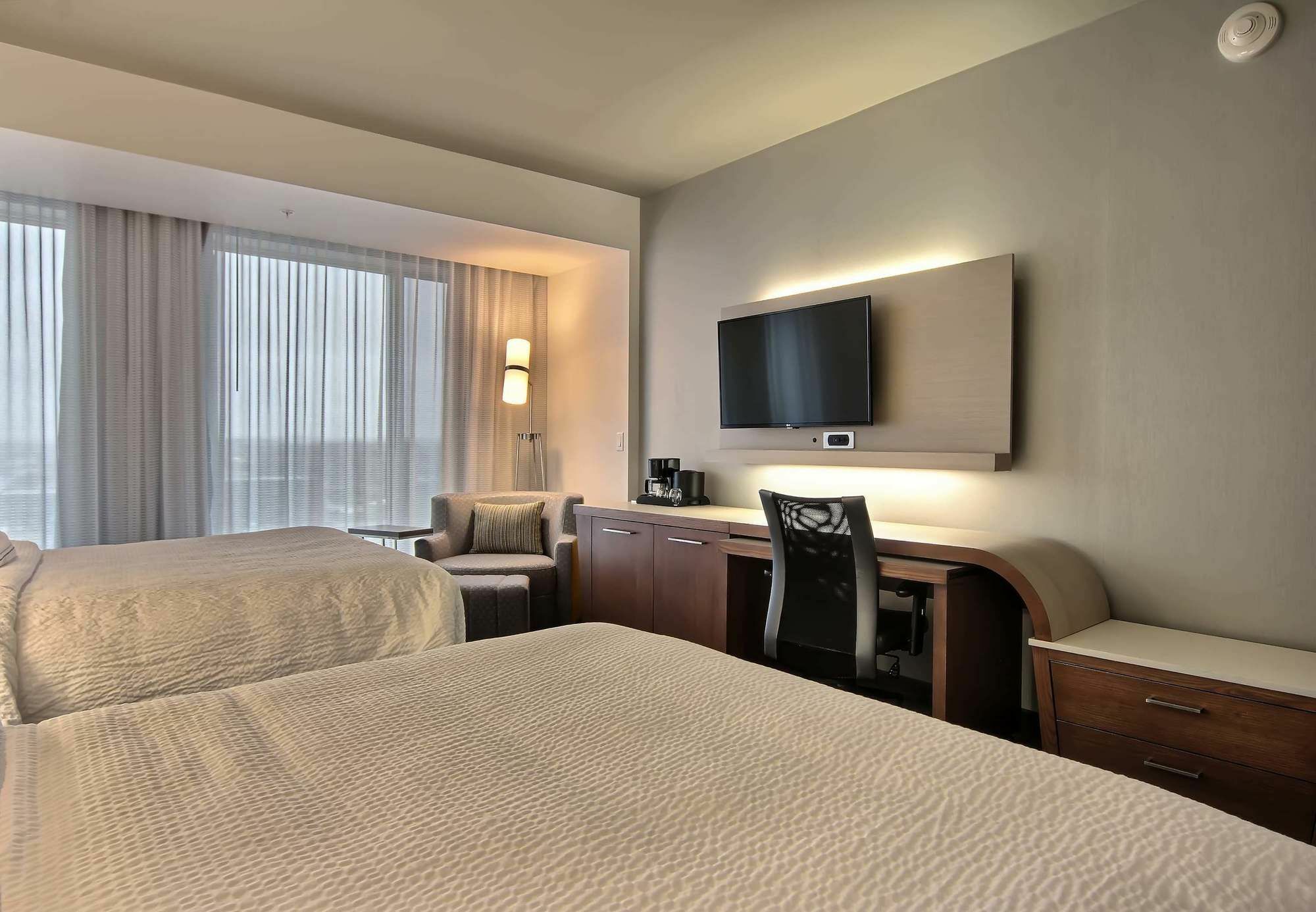 Courtyard By Marriott Квебек Экстерьер фото